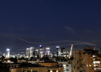 É #FAKE vídeo que mostra torres destruídas em Tel Aviv; cenas foram geradas por inteligência artificial e já viralizaram em 2025