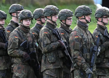 Homens com menos de 45 anos vão precisar de autorização militar para deixar a Alemanha por mais de 3 meses