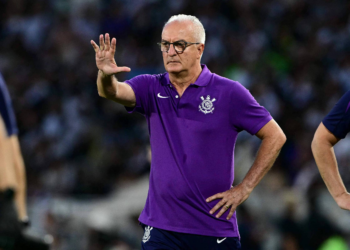 Corinthians demite Dorival Júnior após derrota para o Internacional