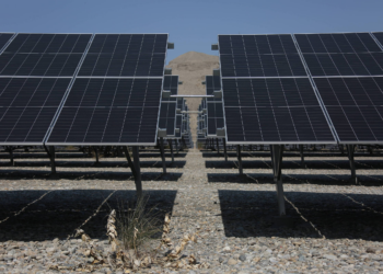 Renováveis cresceram para quase 50% da capacidade global de eletricidade em 2025