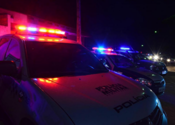 Homem mantém esposa e filho de 2 anos reféns e coloca fogo em casa em Diamantino