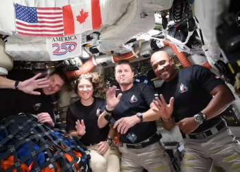 Artemis 2 viu lugares que nenhum humano havia visto na Lua e celebrou com cookies