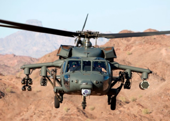 É #FAKE que foto mostre helicóptero militar americano abatido em deserto no Irã; imagem foi criada com inteligência artificial