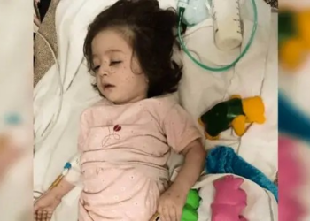 A bebê iraniana que sobreviveu a ataque de Israel que matou sua família – e virou símbolo no Irã