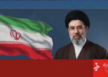 Líder supremo do Irã anuncia 'nova fase' para o Estreito de Ormuz, diz TV estatal