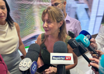 Justiça acata pedido de Flávia Moretti e derruba lei que exigia diploma para nomeações de secretários em Várzea Grande