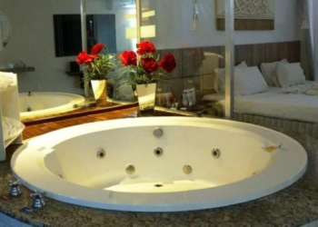 Homem toma tadalafila com álcool e energético e morre em motel