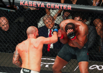 Trump assiste ao UFC em Miami enquanto negociação no Paquistão fracassa