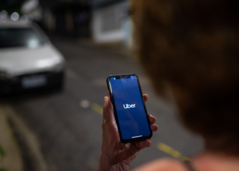 Uber enfrenta novo julgamento por agressão sexual após indenização de US$ 8,5 milhões