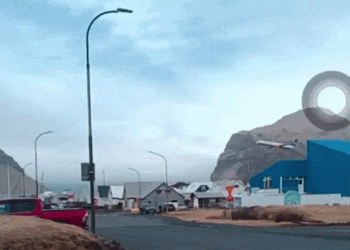 VÍDEO: como 'voo rasante' de piloto para celebrar aposentadoria causou pânico e virou investigação