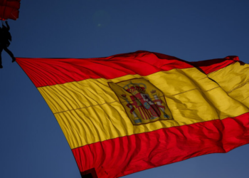 Espanha aprova regularização em massa de imigrantes sem documentos; veja as regras