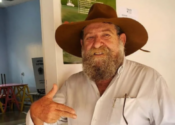 Barbudo vence câncer e é recepcionado com aplausos no Congresso