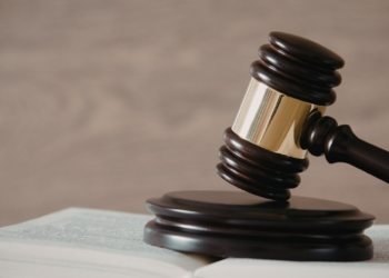 Após 7 anos foragido, homem é condenado a 16 anos por matar jovem no Pedra 90