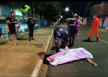 Bandido em Hilux foge da PM, provoca acidente e mata motociclista em Rondonópolis