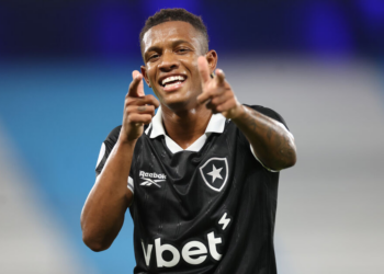 Onde assistir Chapecoense x Botafogo pelo Brasileirão ao vivo neste sábado