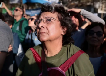 'Estou em modo sobrevivência': por que ter trabalho na Argentina não é seguro contra pobreza