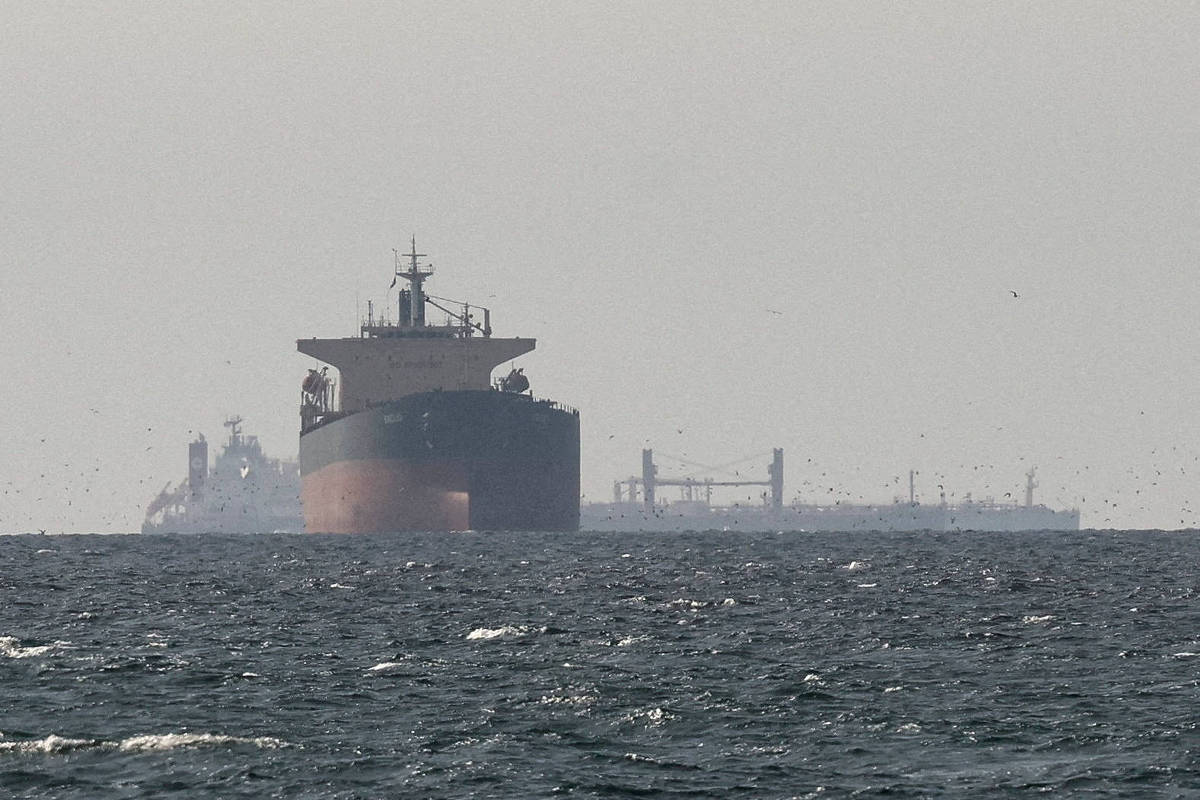 Trump diz que navio dos EUA atacou cargueiro iraniano que tentava furar bloqueio em Hormuz