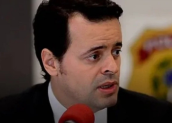 Delegado da PF que atuou para prender Ramagem é expulso dos EUA