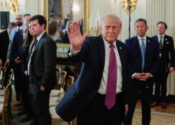 Governo Trump sofre derrota judicial em disputa sobre energia limpa nos EUA