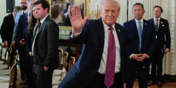 Governo Trump sofre derrota judicial em disputa sobre energia limpa nos EUA