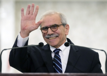 Líbano não busca confronto com Hezbollah, mas não será intimidado, diz premiê