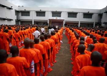 Papa visita prisão em Guiné Equatorial; país africano fechou acordo com Trump para receber deportados