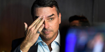 Flávio Bolsonaro não resiste a 24 h de ajuste fiscal