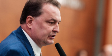 Max Russi questiona licitação da SES com uma única empresa de Organização Social