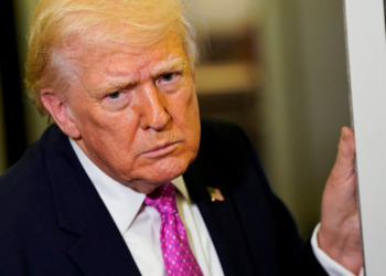 Trump diz que considera 'seriamente' tirar os EUA da Otan