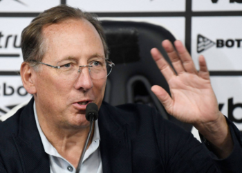 John Textor é afastado do comando da SAF do Botafogo