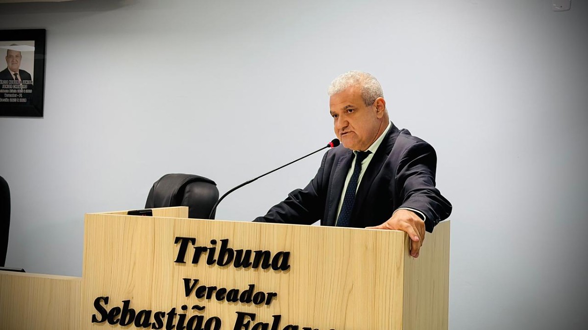 Vereador está foragido após espancar namorada com chave de roda