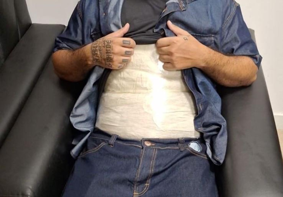 Passageiro é preso com mais de 10 kg de cocaína escondidos no corpo no Aeroporto Marechal Rondon