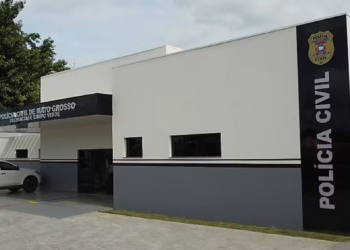 Homem agride mulher e sequestra criança de 4 anos para fazer ameaças à mãe