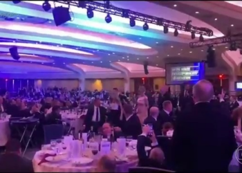 Falta de segurança e sem identificação: as falhas no evento de Trump que terminou em pânico em Washington