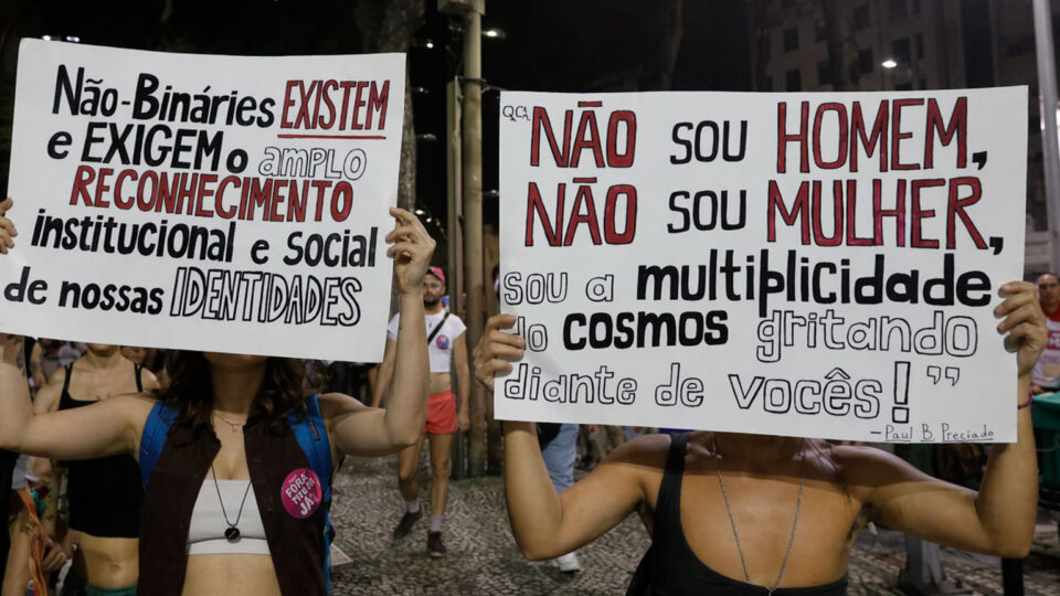 Por que a transição de gênero pode piorar a saúde mental de jovens?