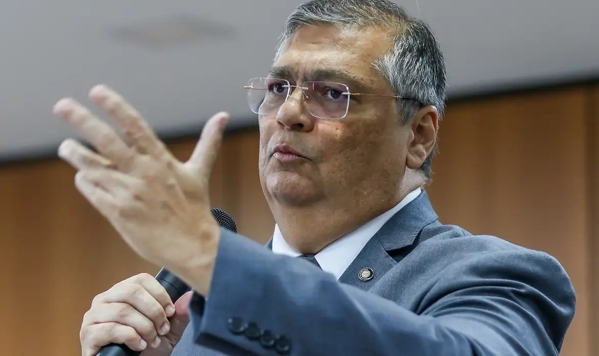 Dino cobra punições mais duras para membros do Poder Judiciário