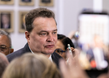 Max Russi defende piso salarial para professores de creches em Mato Grosso