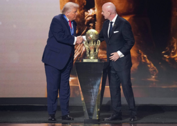 Ninguém merece mais o prêmio da paz da Fifa do que Trump, diz Casa Branca