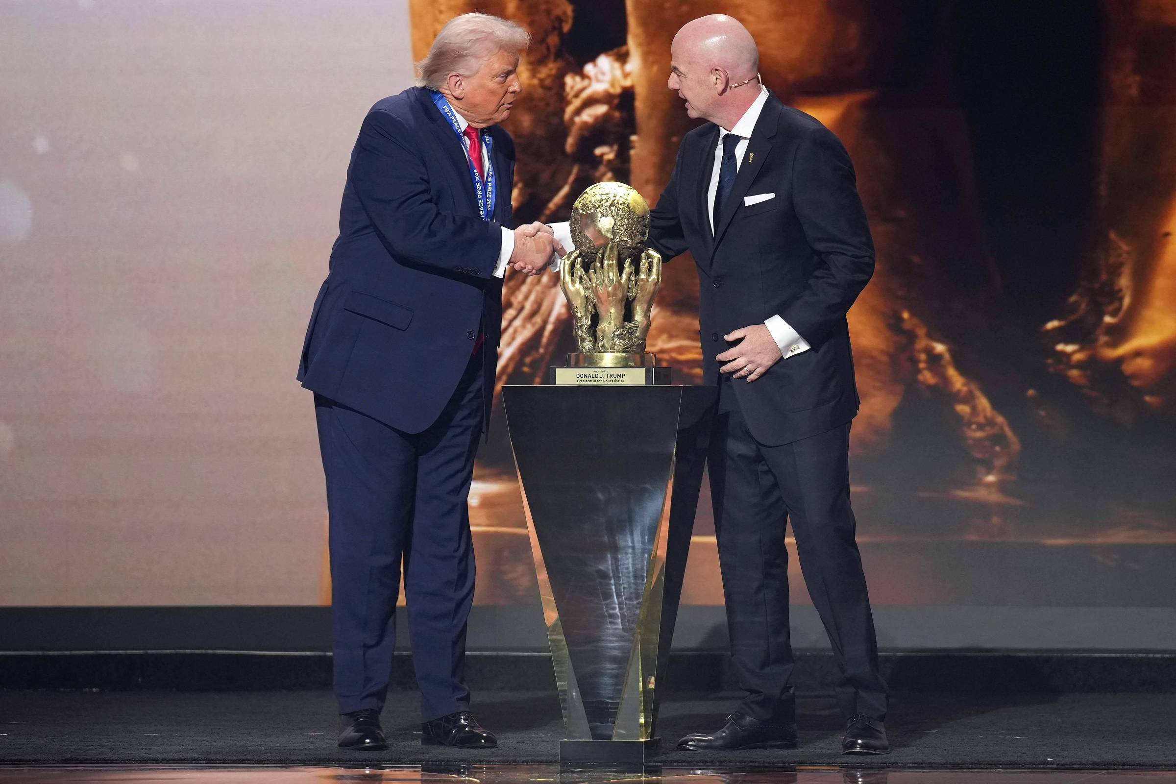 Ninguém merece mais o prêmio da paz da Fifa do que Trump, diz Casa Branca