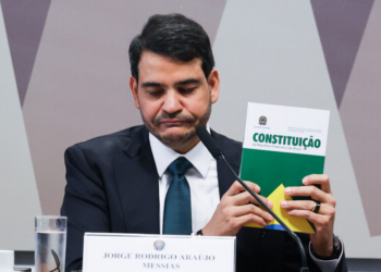 Jorge Messias mente em sabatina ao dizer que não defendeu aborto