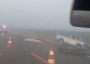 Caminhonete e moto batem de frente e motociclista morre na MT-246