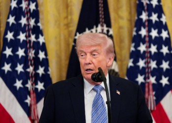 Trump muda postura e considera criar grupo governamental para supervisionar novos modelos de IA