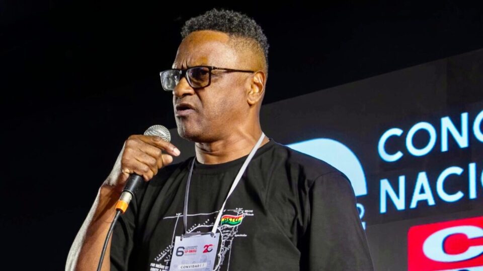 Quem é o rapper e professor que defende a revolução socialista no Brasil?