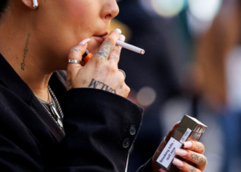 Como o Reino Unido pretende proibir o cigarro para as próximas gerações?