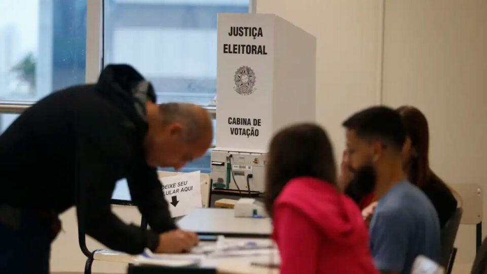 Por que as pesquisas eleitorais entrevistam tão poucas pessoas?