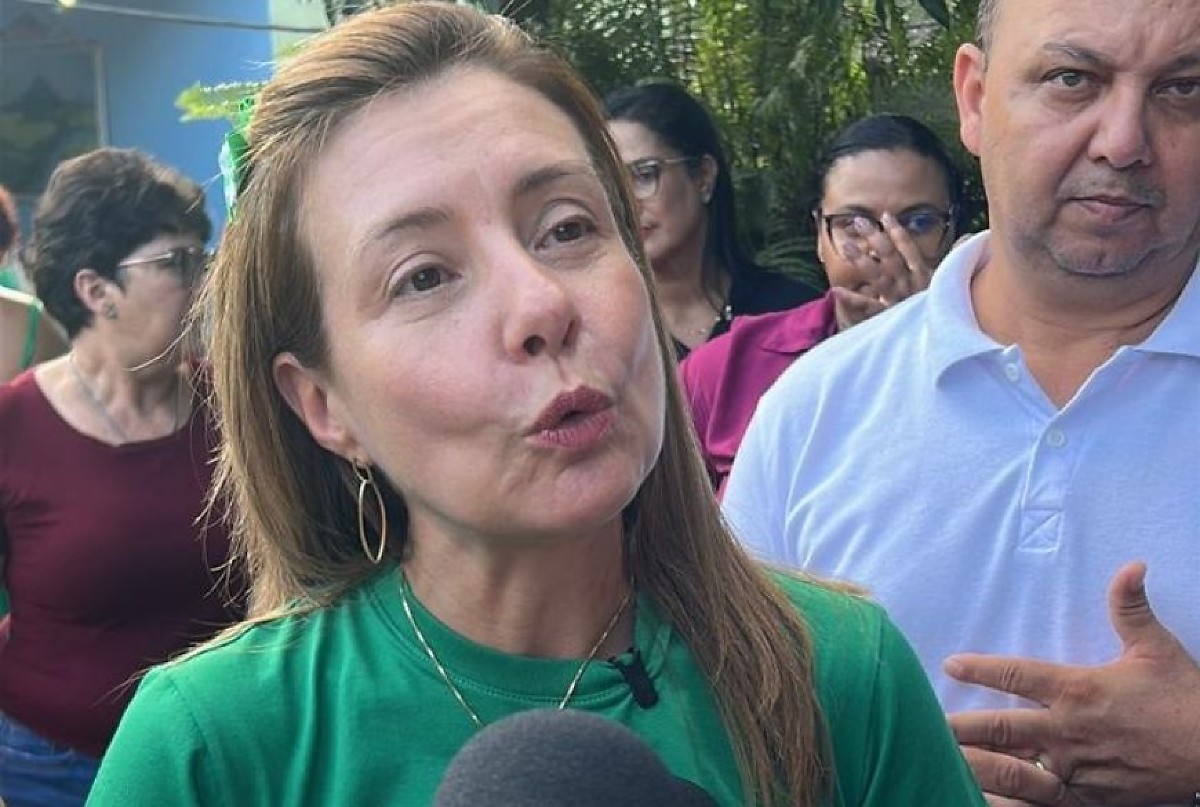 Flávia Moretti defende marido após vídeo contando maços de dinheiro: "É muito antigo e fora de contexto"