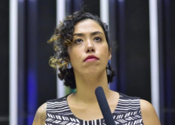 "Tomou marido da colega": deputada do PSOL é exposta no Congresso