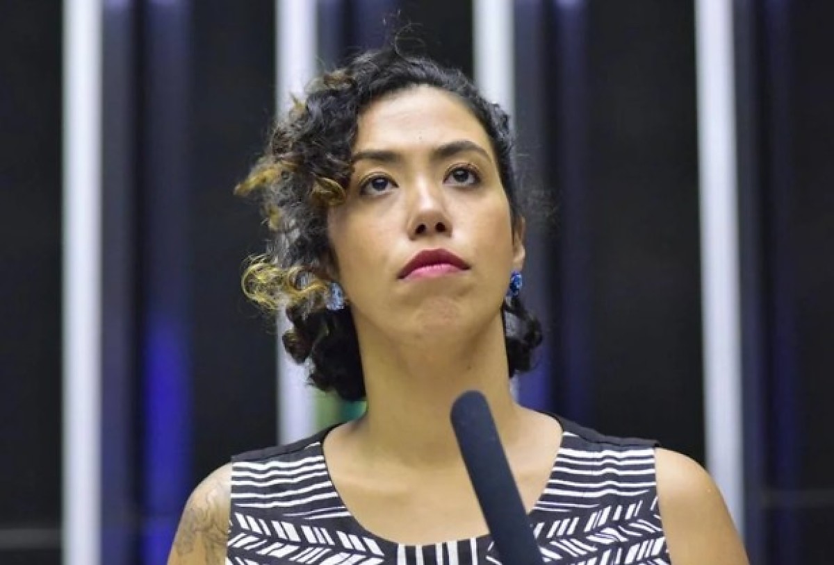 "Tomou marido da colega": deputada do PSOL é exposta no Congresso