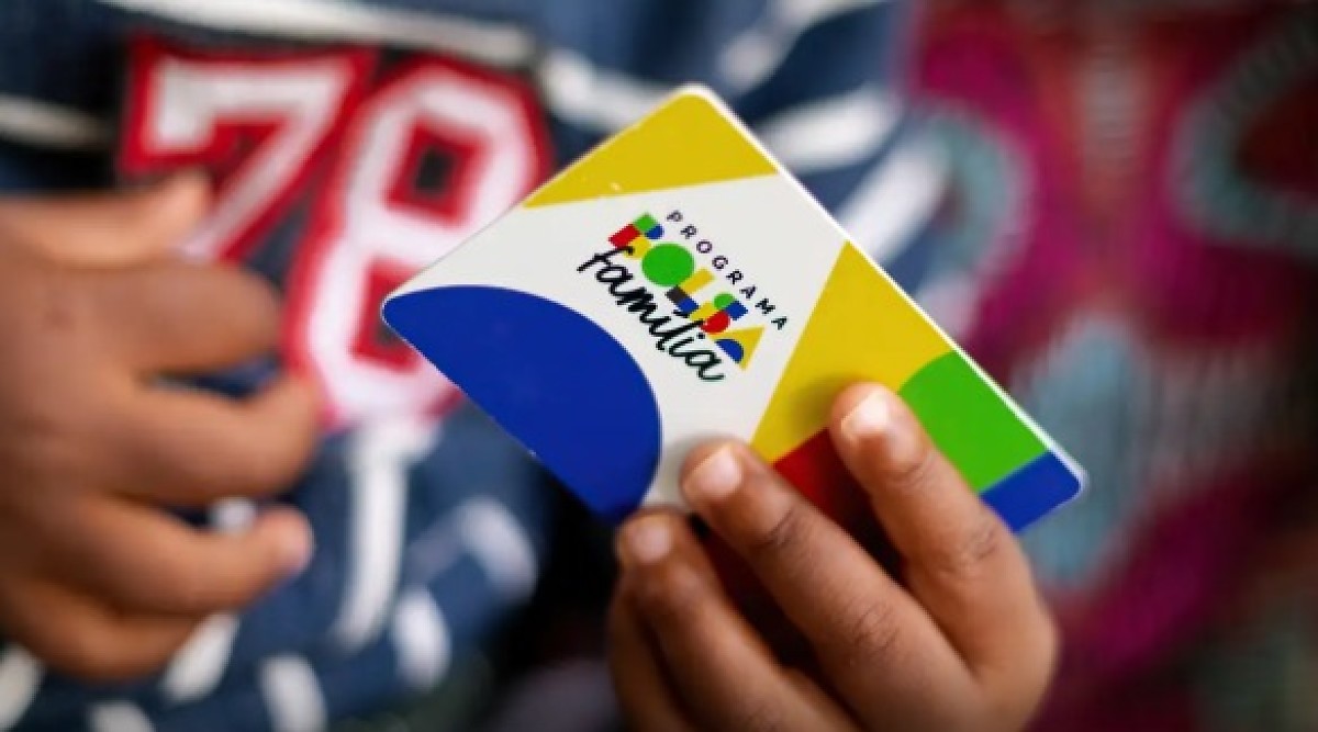 Um em cada 11 brasileiros recebeu auxílio social do governo em 2025, aponta IBGE
