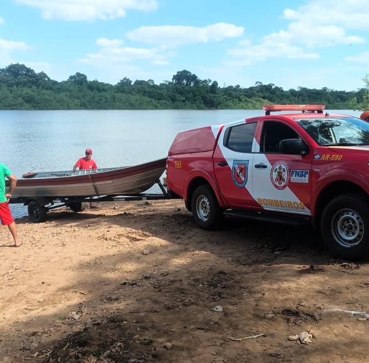 Pescador de 75 anos morre afogado após barco virar no Rio Cuiabá